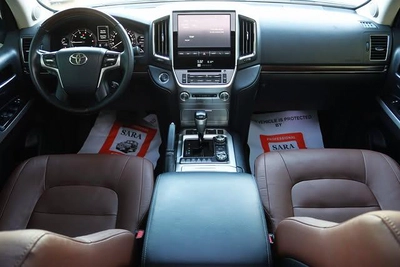 Toyota Land Cruiser 2016 VXR Full Option-8