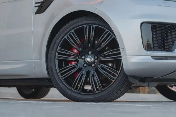 2019 Land Rover Range Rover Sport Supercharged - American Specs