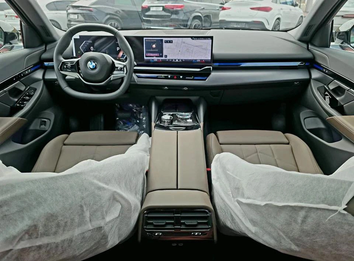 BMW 530i Under Warranty and Service 2026 GCC - AED 240,000-15-15