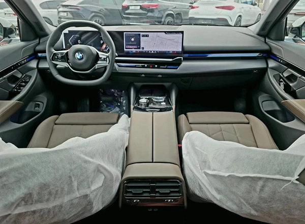 BMW 530i Under Warranty and Service 2026 GCC - AED 240,000