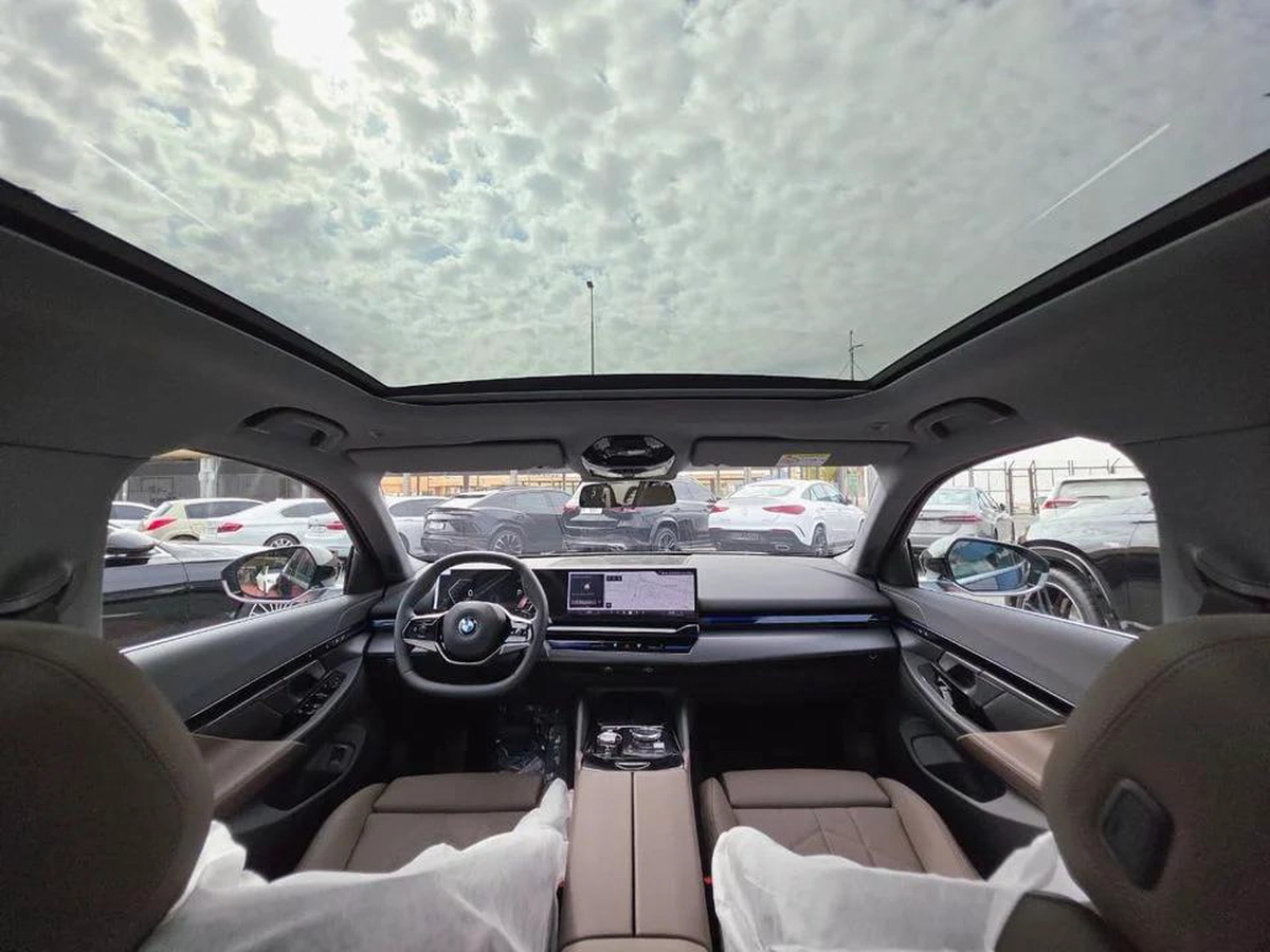 BMW 530i Under Warranty and Service 2026 GCC - AED 240,000-9-9