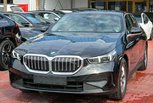 BMW 530i Under Warranty and Service 2026 GCC - AED 240,000