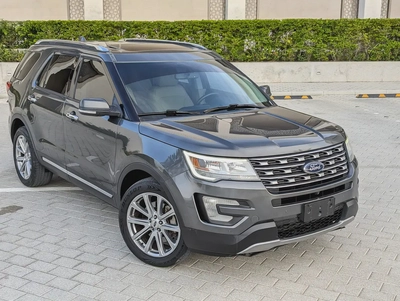 Ford Explorer Limited 2016 - GCC Specs 4WD FULL Option With Panoramic Roof Low KM Premium SUV-0
