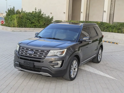 Ford Explorer Limited 2016 - GCC Specs 4WD FULL Option With Panoramic Roof Low KM Premium SUV-2