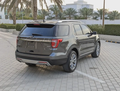 Ford Explorer Limited 2016 - GCC Specs 4WD FULL Option With Panoramic Roof Low KM Premium SUV-17