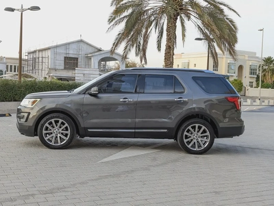 Ford Explorer Limited 2016 - GCC Specs 4WD FULL Option With Panoramic Roof Low KM Premium SUV-18