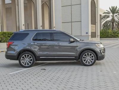 Ford Explorer Limited 2016 - GCC Specs 4WD FULL Option With Panoramic Roof Low KM Premium SUV-19