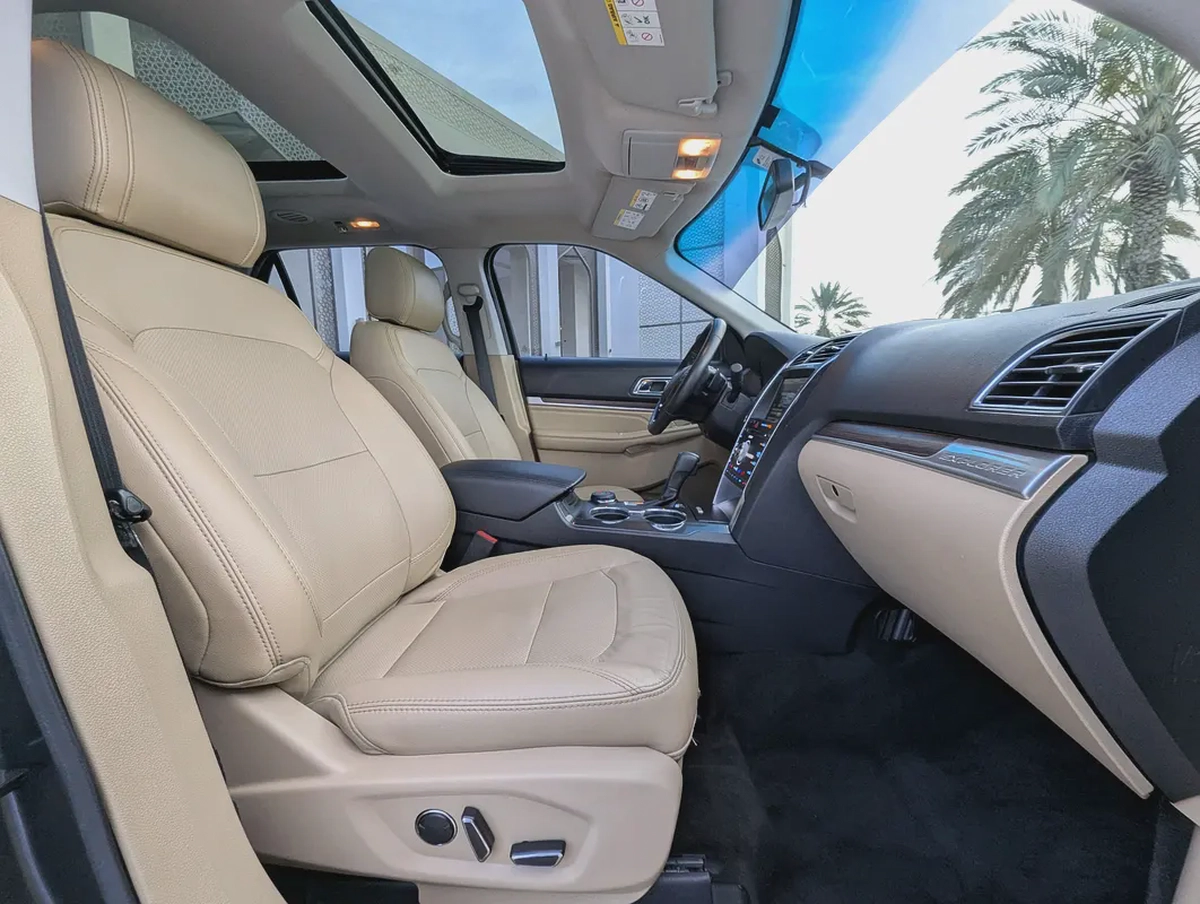 Ford Explorer Limited 2016 - GCC Specs 4WD FULL Option With Panoramic Roof Low KM Premium SUV-7-7