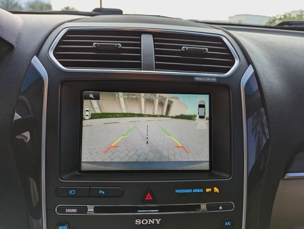 Ford Explorer Limited 2016 - GCC Specs 4WD FULL Option With Panoramic Roof Low KM Premium SUV