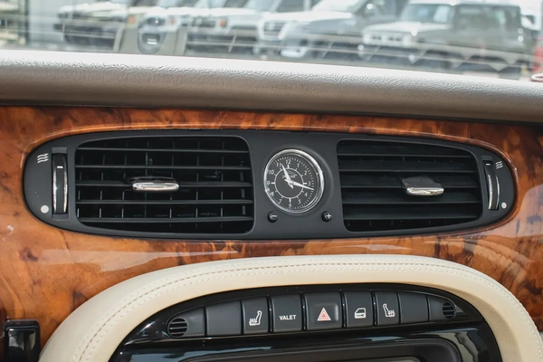 2006 - JAGUAR XJ8 - GOOD CONDITION - ONLY 43,000 KM