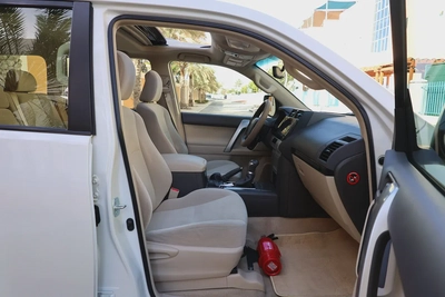TOYOTA PRADO GXR - GCC SPECS - ORIGINAL PAINT - UNDER WARRANTY - FULL SERVICE HISTORY --16