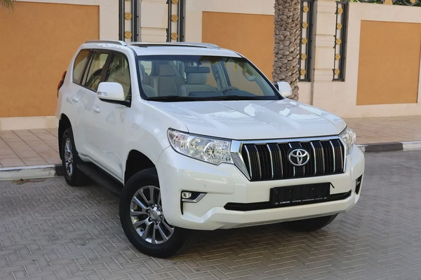 TOYOTA PRADO GXR - GCC SPECS - ORIGINAL PAINT - UNDER WARRANTY - FULL SERVICE HISTORY -