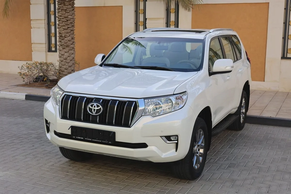 TOYOTA PRADO GXR - GCC SPECS - ORIGINAL PAINT - UNDER WARRANTY - FULL SERVICE HISTORY -