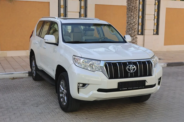 TOYOTA PRADO GXR - GCC SPECS - ORIGINAL PAINT - UNDER WARRANTY - FULL SERVICE HISTORY -