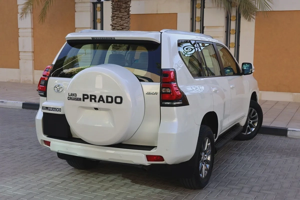 TOYOTA PRADO GXR - GCC SPECS - ORIGINAL PAINT - UNDER WARRANTY - FULL SERVICE HISTORY -