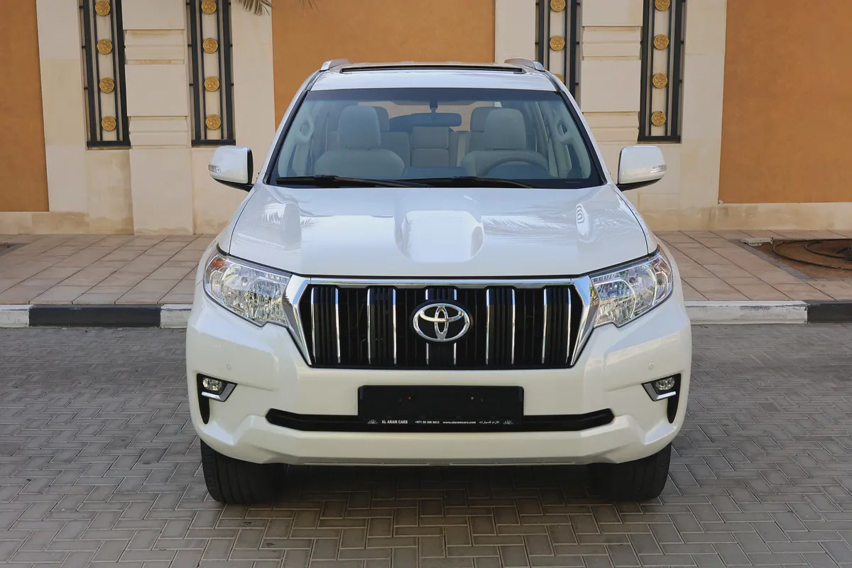 TOYOTA PRADO GXR - GCC SPECS - ORIGINAL PAINT - UNDER WARRANTY - FULL SERVICE HISTORY --6-6