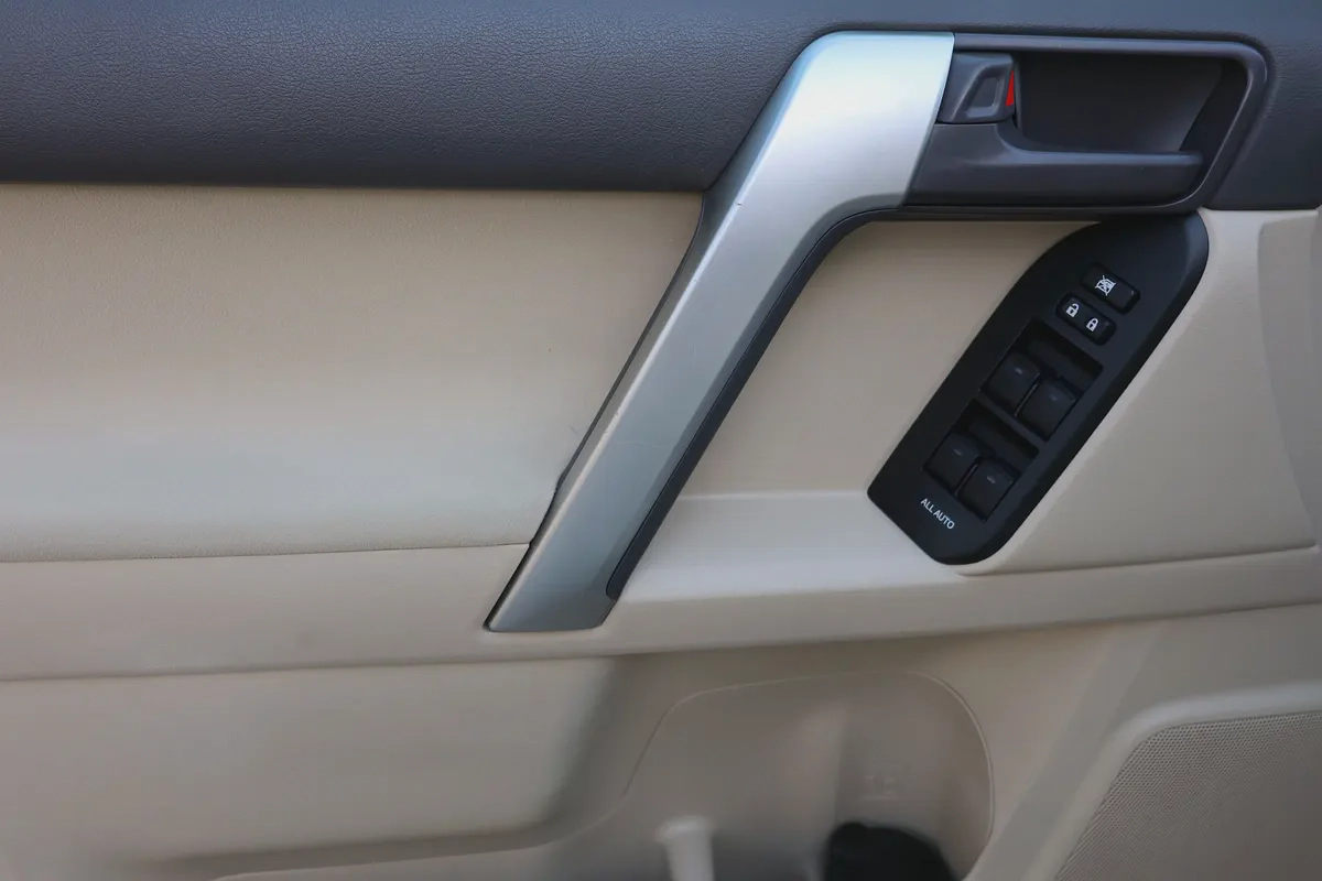 TOYOTA PRADO GXR - GCC SPECS - ORIGINAL PAINT - UNDER WARRANTY - FULL SERVICE HISTORY --9-9