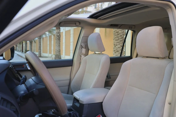 TOYOTA PRADO GXR - GCC SPECS - ORIGINAL PAINT - UNDER WARRANTY - FULL SERVICE HISTORY -