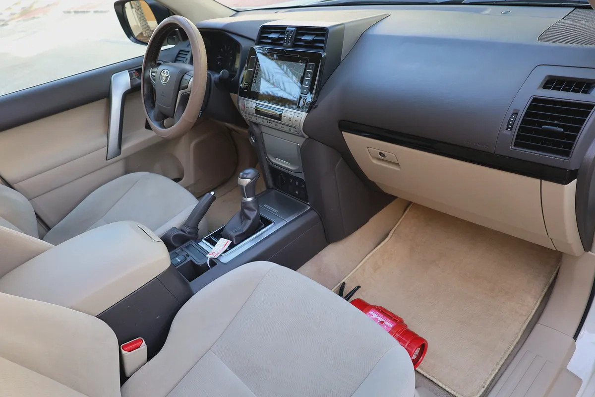 TOYOTA PRADO GXR - GCC SPECS - ORIGINAL PAINT - UNDER WARRANTY - FULL SERVICE HISTORY --15-15