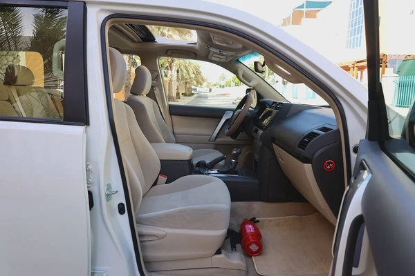 TOYOTA PRADO GXR - GCC SPECS - ORIGINAL PAINT - UNDER WARRANTY - FULL SERVICE HISTORY -