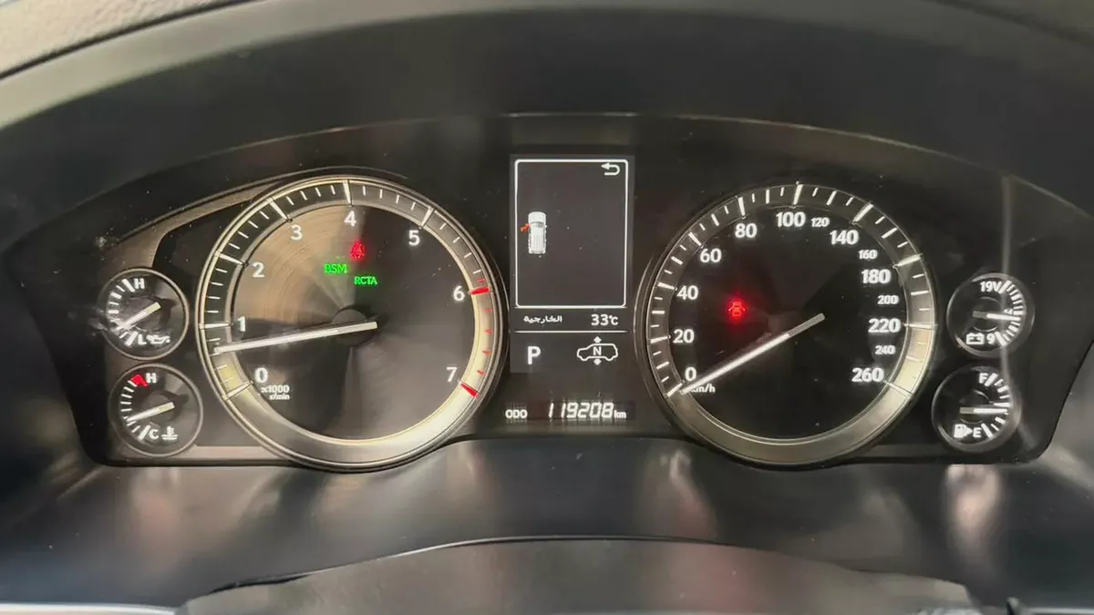 LEXUS LX570 signature 2019 | Gcc specs | Original paint-10-10