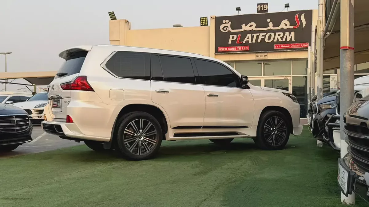 LEXUS LX570 signature 2019 | Gcc specs | Original paint-4-4