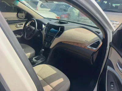 Hyundai Santa’s 2014 white color GcC calen car-5