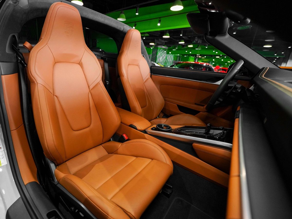 CERAMIC BRAKES-TARGA 4 GTS-BRAND NEW-LIFTING-TINTED HD MATRIX-PORSCHE WARRANTY-COGNAC INTERIOR-11-11
