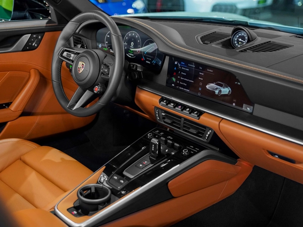 CERAMIC BRAKES-TARGA 4 GTS-BRAND NEW-LIFTING-TINTED HD MATRIX-PORSCHE WARRANTY-COGNAC INTERIOR