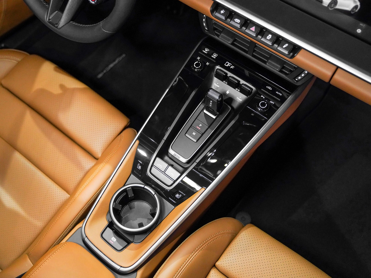 CERAMIC BRAKES-TARGA 4 GTS-BRAND NEW-LIFTING-TINTED HD MATRIX-PORSCHE WARRANTY-COGNAC INTERIOR-16-16