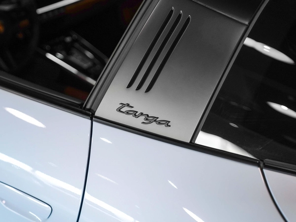 CERAMIC BRAKES-TARGA 4 GTS-BRAND NEW-LIFTING-TINTED HD MATRIX-PORSCHE WARRANTY-COGNAC INTERIOR