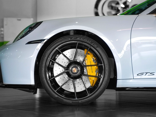 CERAMIC BRAKES-TARGA 4 GTS-BRAND NEW-LIFTING-TINTED HD MATRIX-PORSCHE WARRANTY-COGNAC INTERIOR