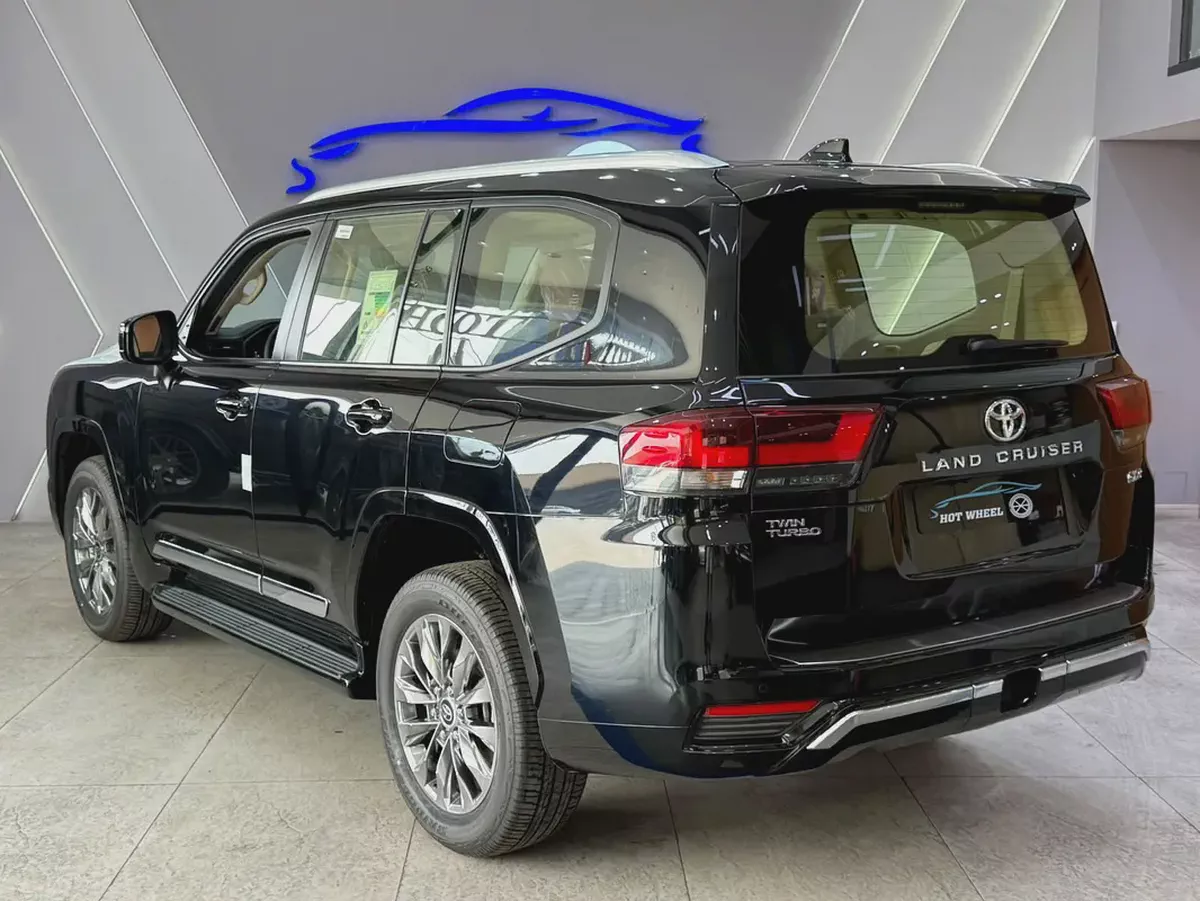 2026 - Toyota Land Cruiser GXR - BRAND NEW! - GCC for 350,000.00 AED-4-4