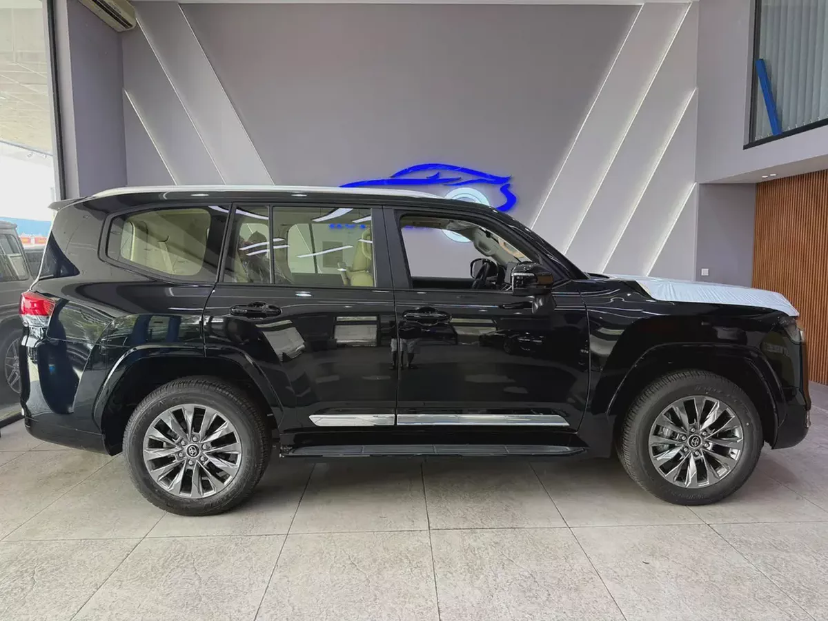 2026 - Toyota Land Cruiser GXR - BRAND NEW! - GCC for 350,000.00 AED-5-5