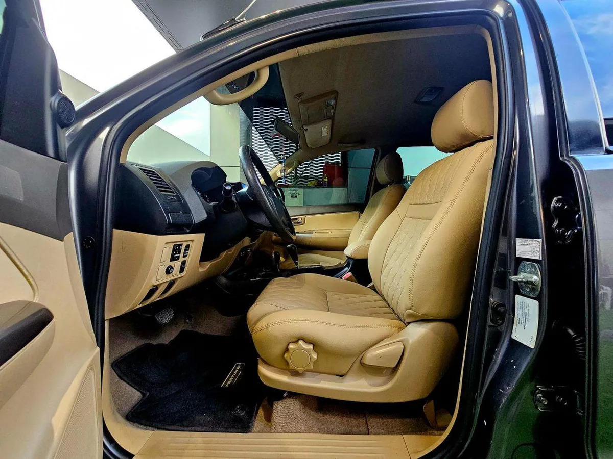 Toyota Fortuner EXR/ V4 2.7L 4WD/ LEATHER DVD/ LOW MILEAGE-10-0