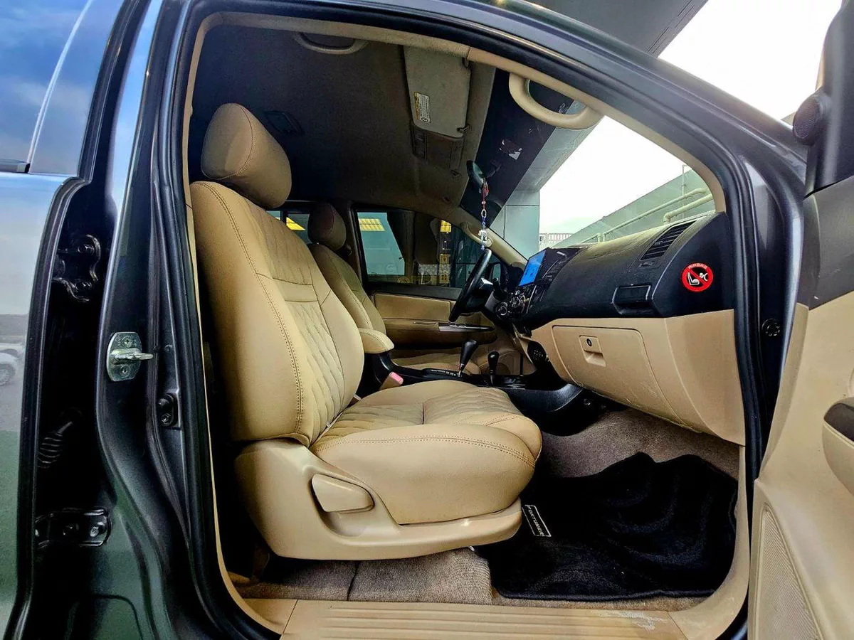Toyota Fortuner EXR/ V4 2.7L 4WD/ LEATHER DVD/ LOW MILEAGE-11-0