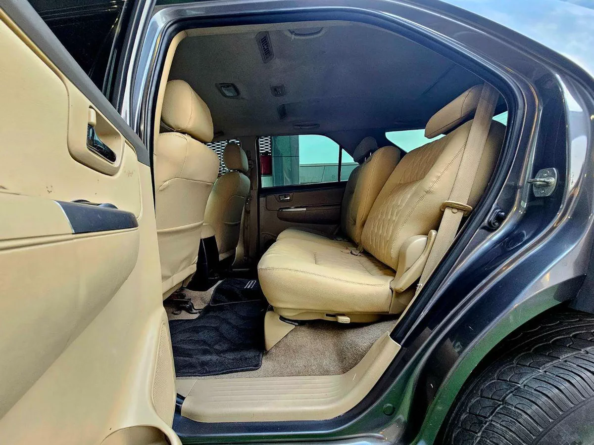 Toyota Fortuner EXR/ V4 2.7L 4WD/ LEATHER DVD/ LOW MILEAGE-12-0