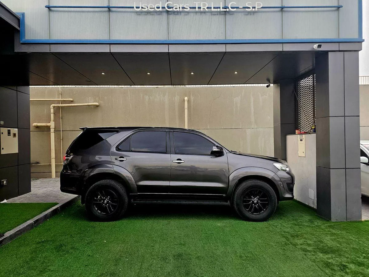 Toyota Fortuner EXR/ V4 2.7L 4WD/ LEATHER DVD/ LOW MILEAGE-3-0
