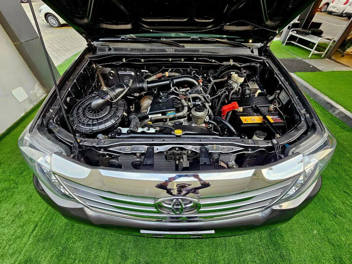 Toyota Fortuner EXR/ V4 2.7L 4WD/ LEATHER DVD/ LOW MILEAGE-7-0
