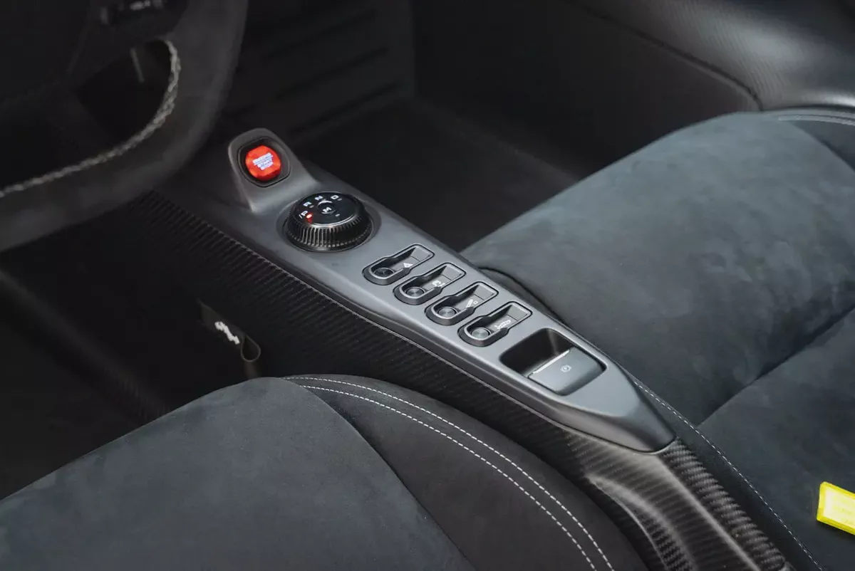 2021 FORD GT | CARBON SERIES | AKRAPOVIC EXHAUST-12-12