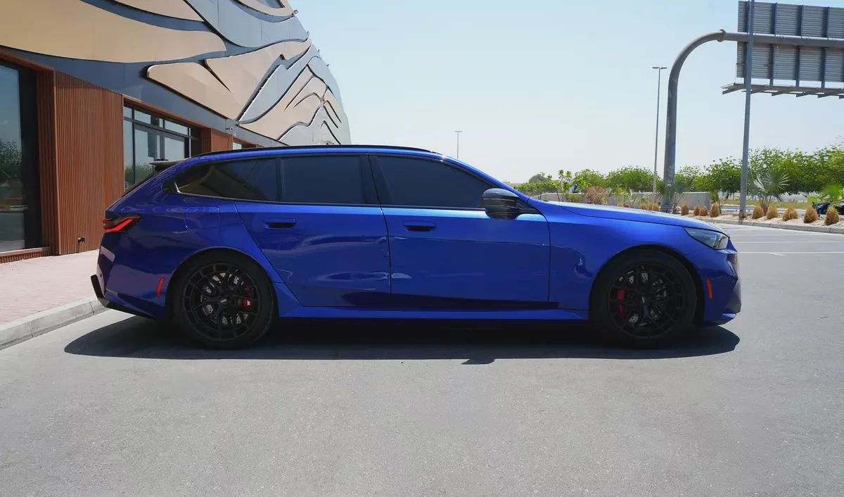 2025 BMW M5 Touring 4.4L | 717 hp | Perfect Condition-5-5