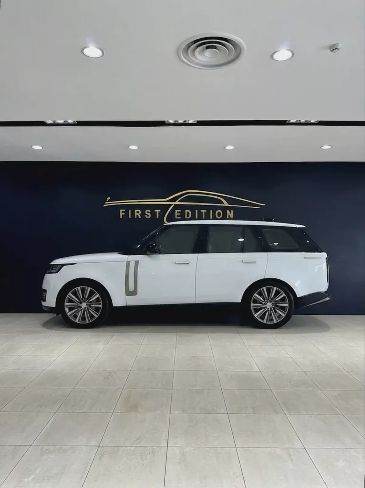 Land Rover Range Rover Vogue SE 2026 - Brand New - GCC Specs- warranty and service contract-3-3