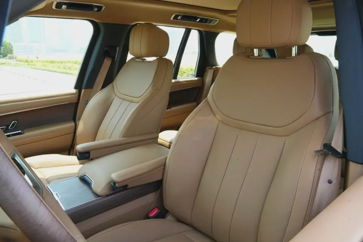 Land Rover Range Rover Vogue SE 2026 - Brand New - GCC Specs- warranty and service contract-7-7