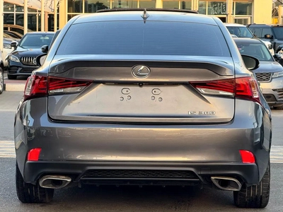 لكزس IS300 V4 2.0L موديل 2019 وارد فل اوبشن بحاله ممتازه-7