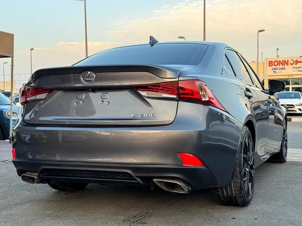 لكزس IS300 V4 2.0L موديل 2019 وارد فل اوبشن بحاله ممتازه