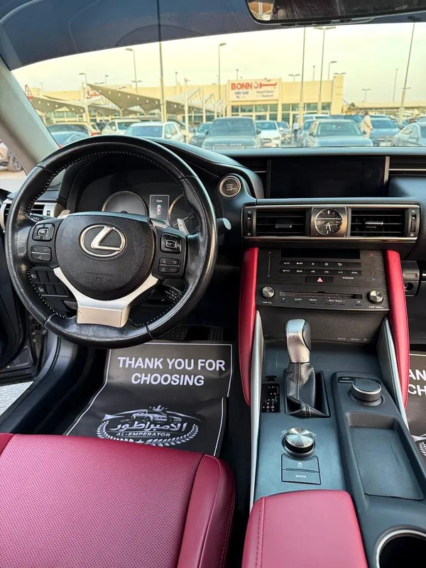 لكزس IS300 V4 2.0L موديل 2019 وارد فل اوبشن بحاله ممتازه