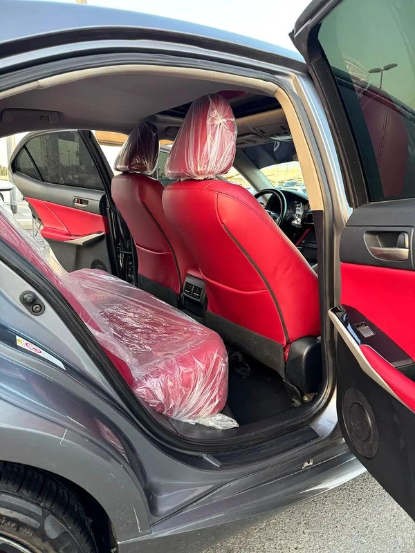 لكزس IS300 V4 2.0L موديل 2019 وارد فل اوبشن بحاله ممتازه