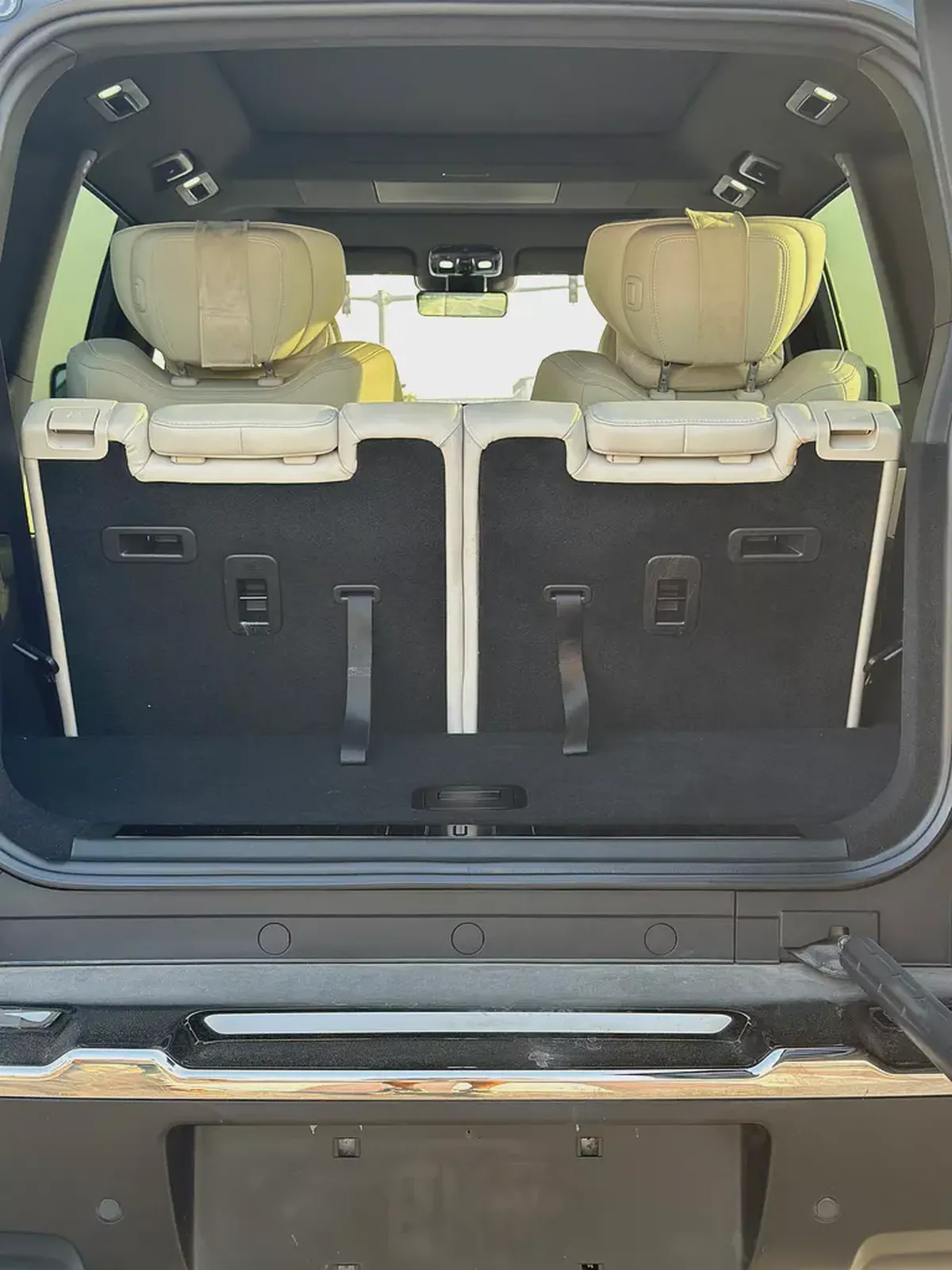 EXCELLENT CONDITION | VIP 6 SEATER | BLACK / WHITE | CHINESE SPECS-17-17