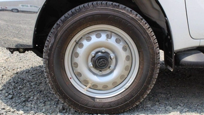 Toyota Hilux GL Toyota Hilux 2.7 petrol Manuel 2025 basic option four wheels-14