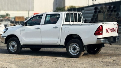 Toyota Hilux GL Toyota Hilux 2.7 petrol Manuel 2025 basic option four wheels-2